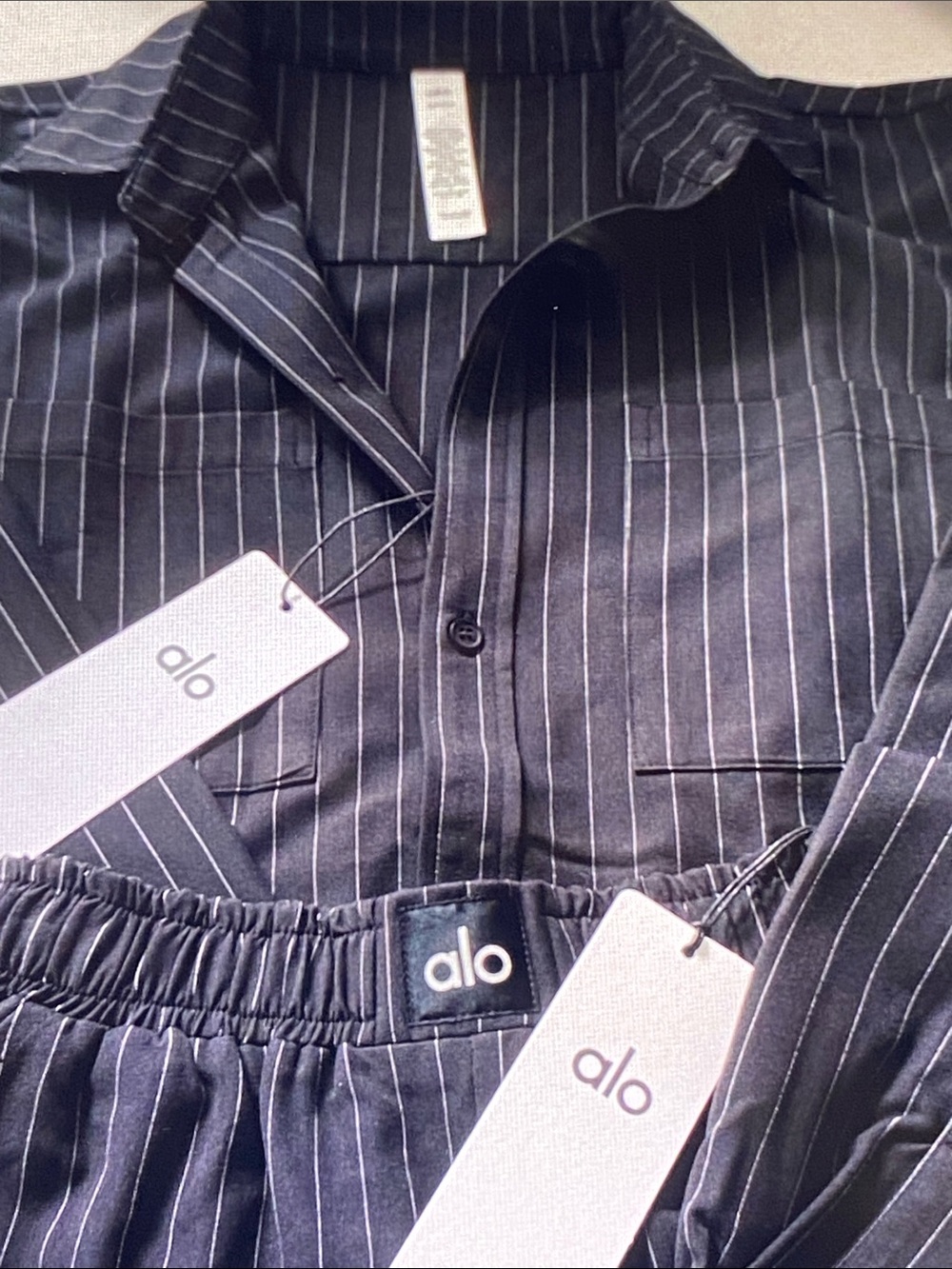 ALO Yoga Black Pinstripe Athletic Shorts Set - Picture 3 of 8